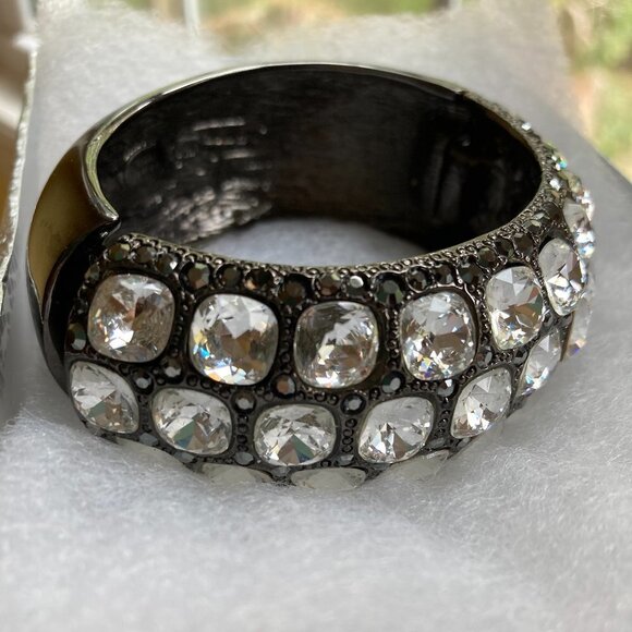 Beautiful Magnetic Hinged Bracelet w/ Clear‎ Stones - Picture 4 of 6